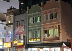 武吉士地区的三栋相邻店